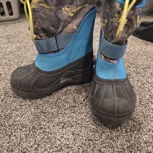 Kids Columbia Blue and Black Camouflage Winter Boots